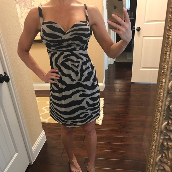 Sleeveless black and grey animal print dress - Picture 2 of 3